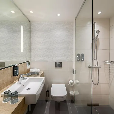 - - Hauptbahnhof By Ihg 4*